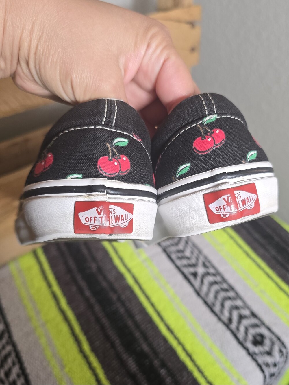 Vans Classic Slip-On Cherry Print — Black/Red Size:7 - Picture 3 of 7